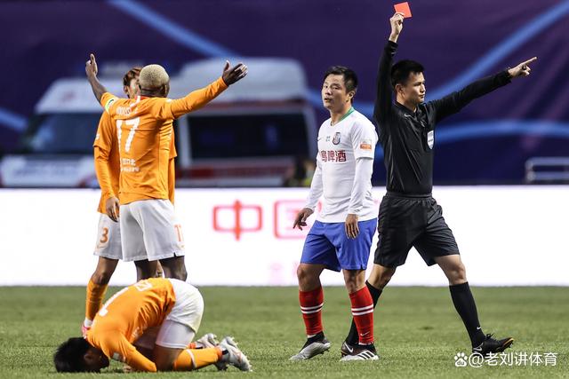 加时末段纽约尼克斯备战中超;单刀错失细节曝光;赛场秩序良好;资深球员宣示担当(中超外援离队潮) 加时末段纽约尼克斯备战中超;单刀错失细节曝光;赛场秩序良好;资深球员宣示担当(中超外援离队潮)